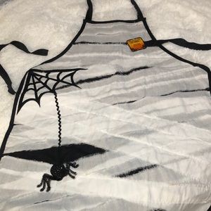 🕷️ Pier 1 Imports Halloween 🎃 Mummy w/ 🕷️ Crawling Hostess Apron 👩‍🍳 NWT